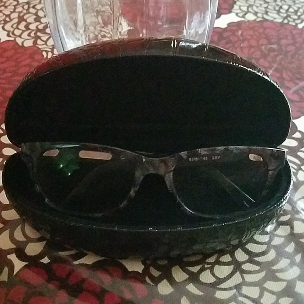 NWOT Hard glass case - Picture 3 of 5